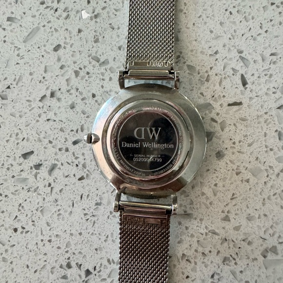 Daniel Wellington Classic Silver Watch EUC - Picture 4 of 9